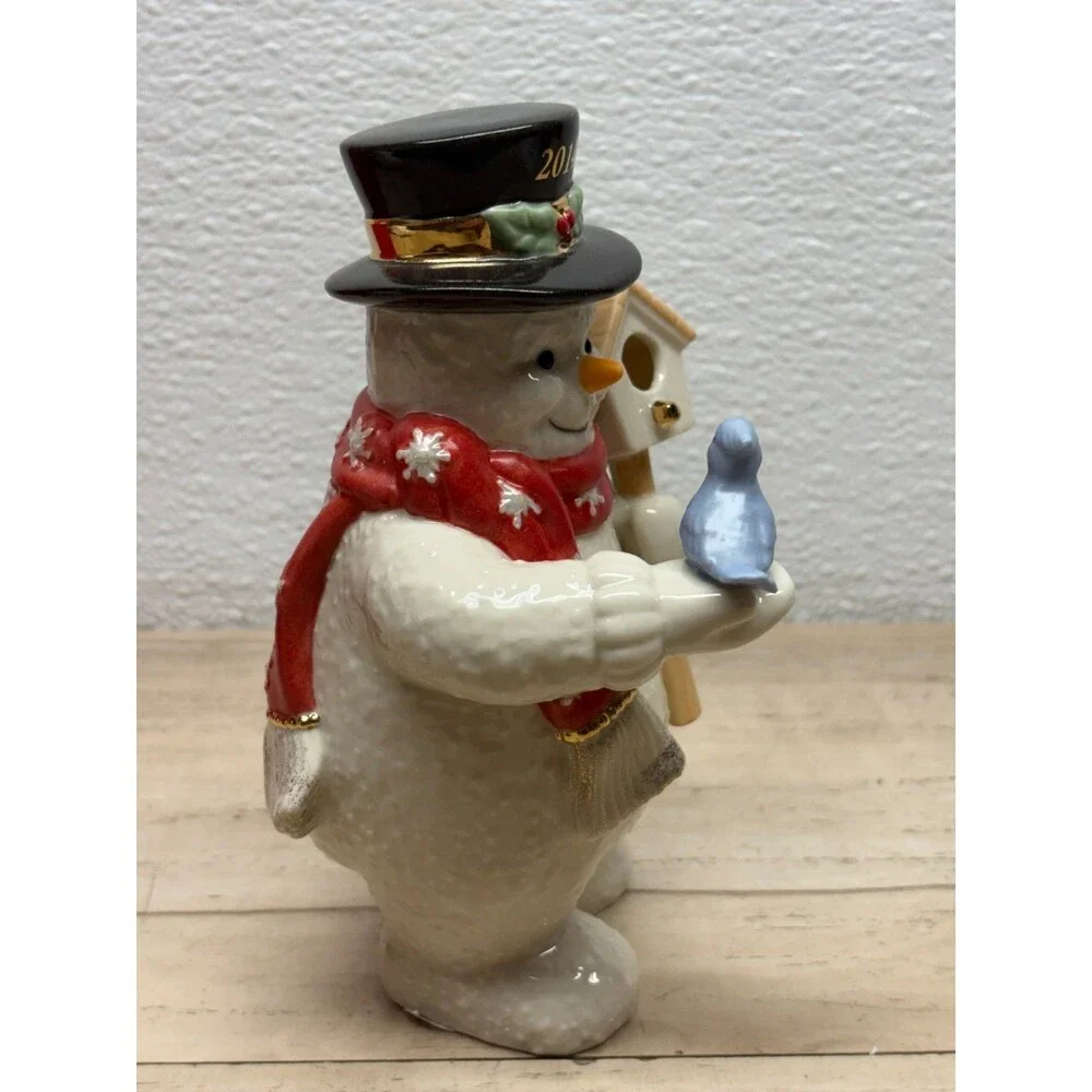 2014 Lenox Annual Snowman Porcelain Figurine